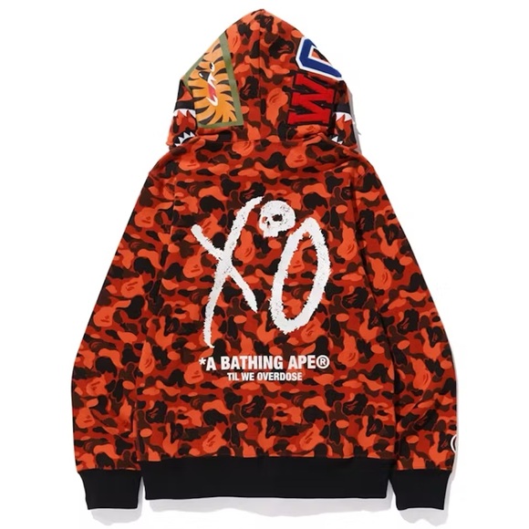 Red A Bathing Ape (BAPE) Hoodie – Size Large THIS HOODIE HAS A BROKEN ZIPPER FIX